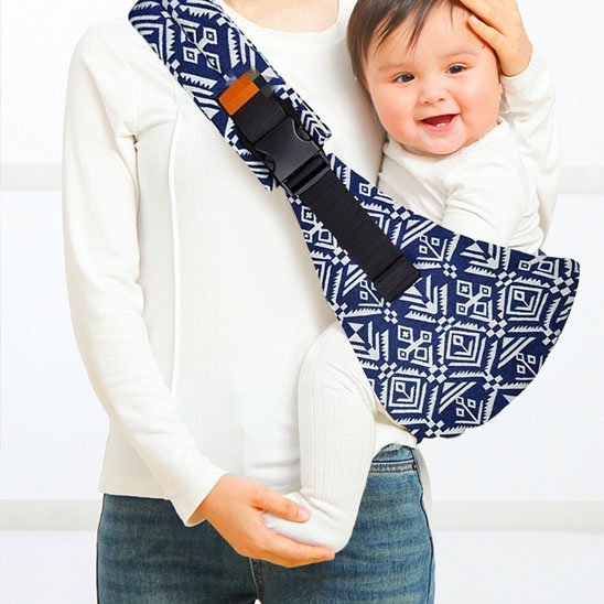 Écharpe de portage bandoulière bebe souriant