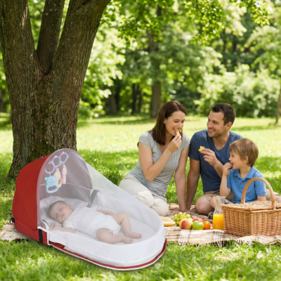 Lit de voyage bébé nomadcosy pique-nique famille
