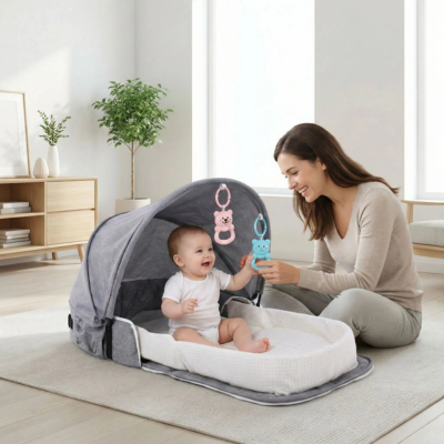 Lit voyage bébé nomadesleep bébé maman jouent