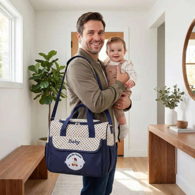 Sac à langer bandoulière organisation 5 pièces papa prépare sortie bébé