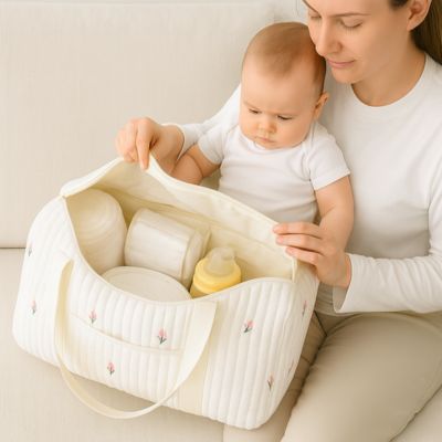 Sac à langer bébé matelassé bébé curieux
